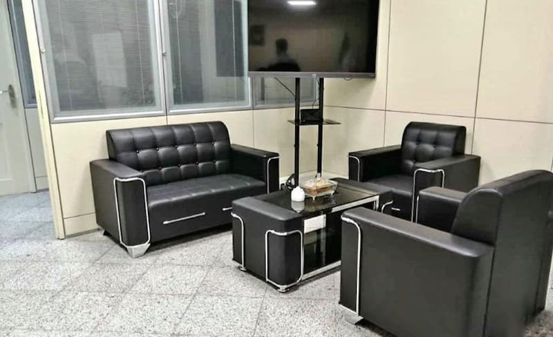 مبل اداری مدرن با طراحی شیک و کاربردی